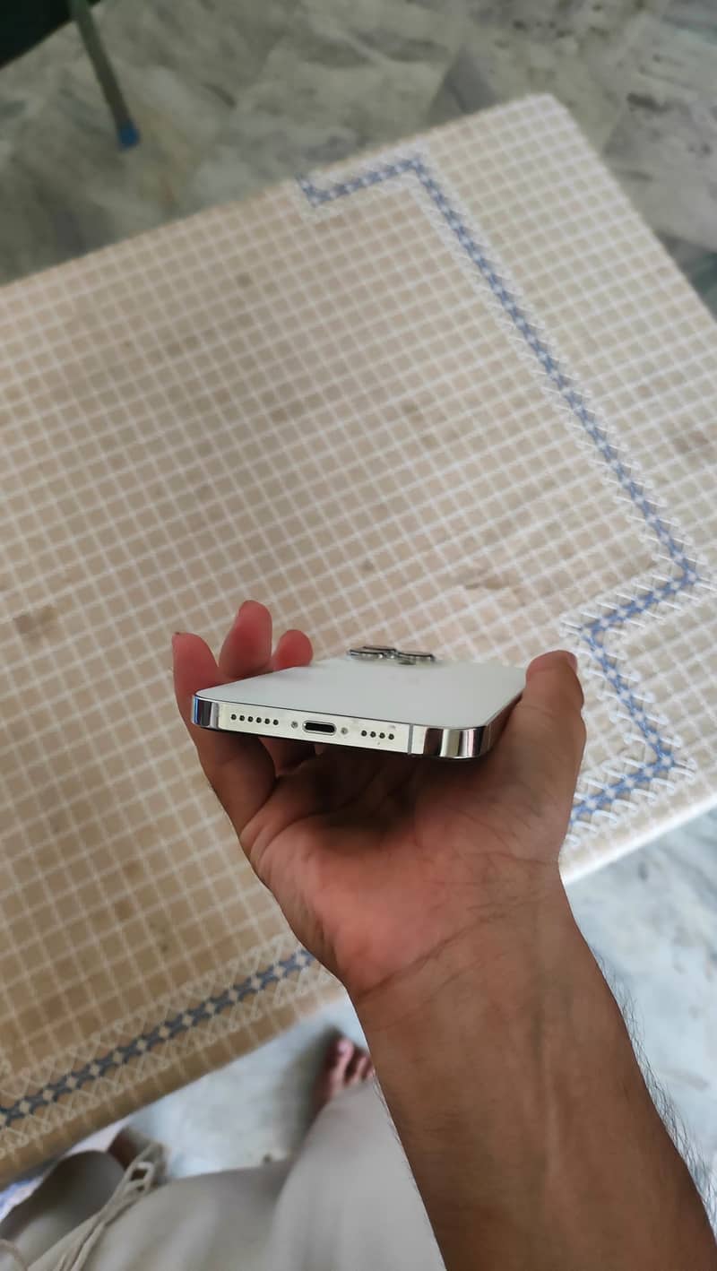 Apple iPhone 13 Pro Max 4