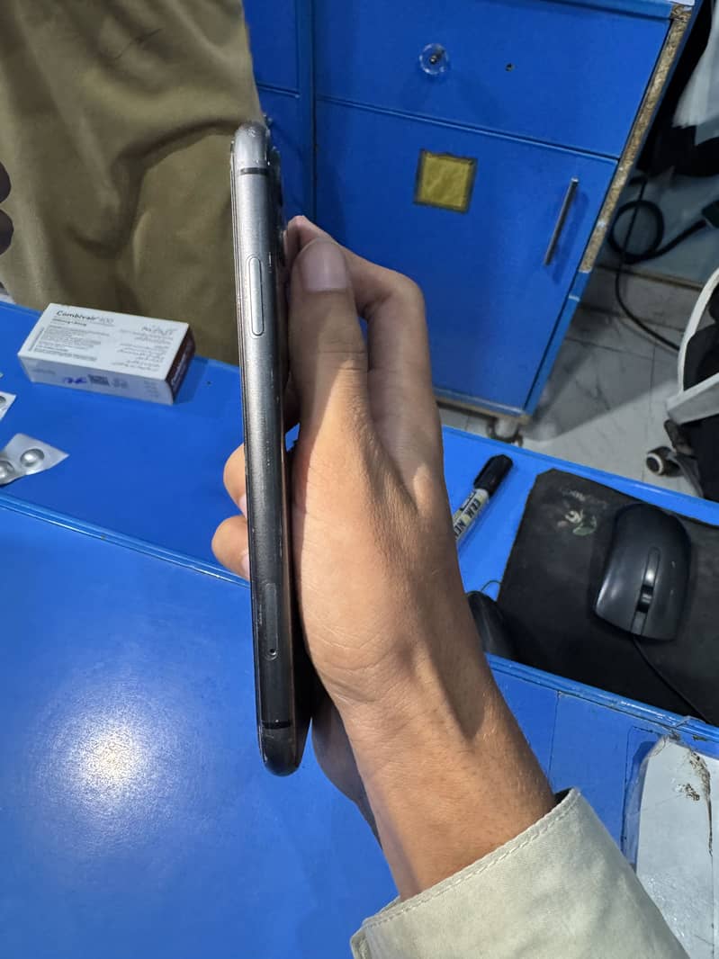 Apple iPhone 11 3