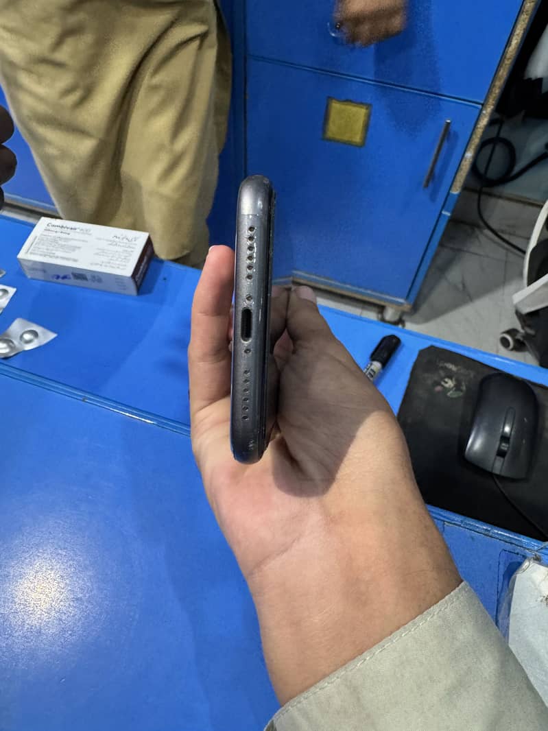 Apple iPhone 11 5
