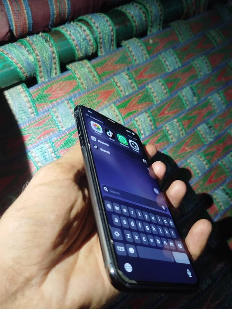 Apple iPhone 11 Pro Max 7