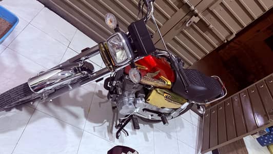 Honda 125 Self Start Gold Edition