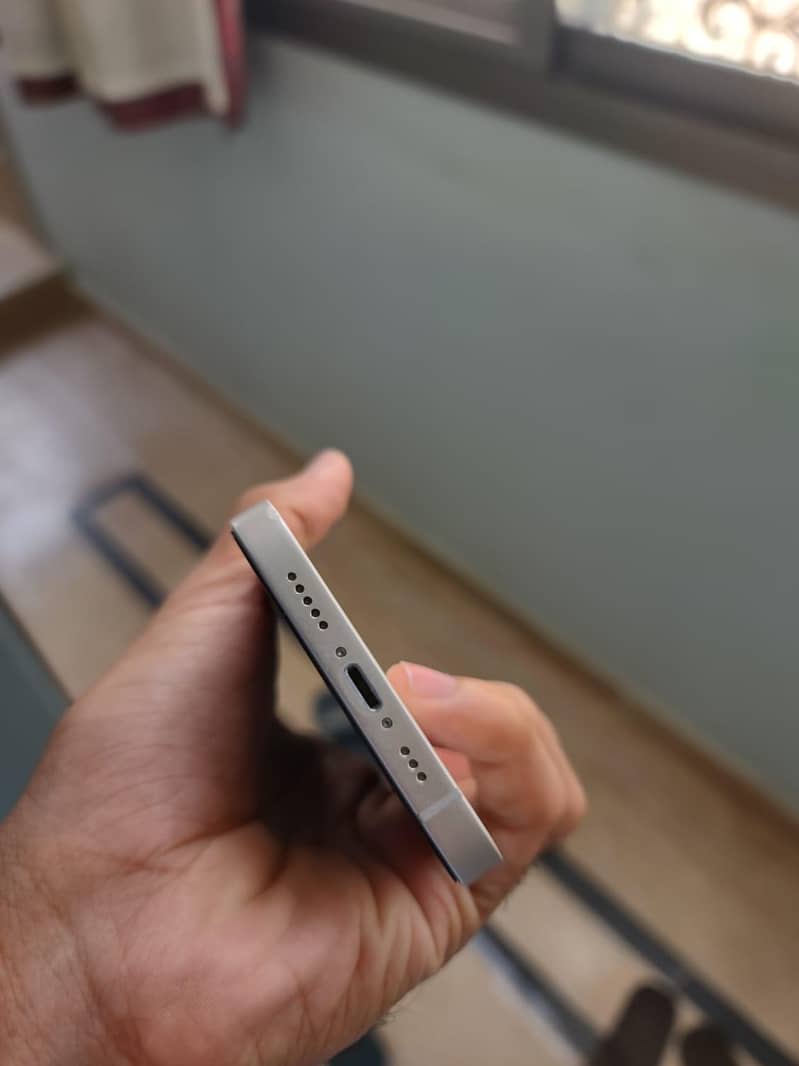 Apple iPhone 13 2