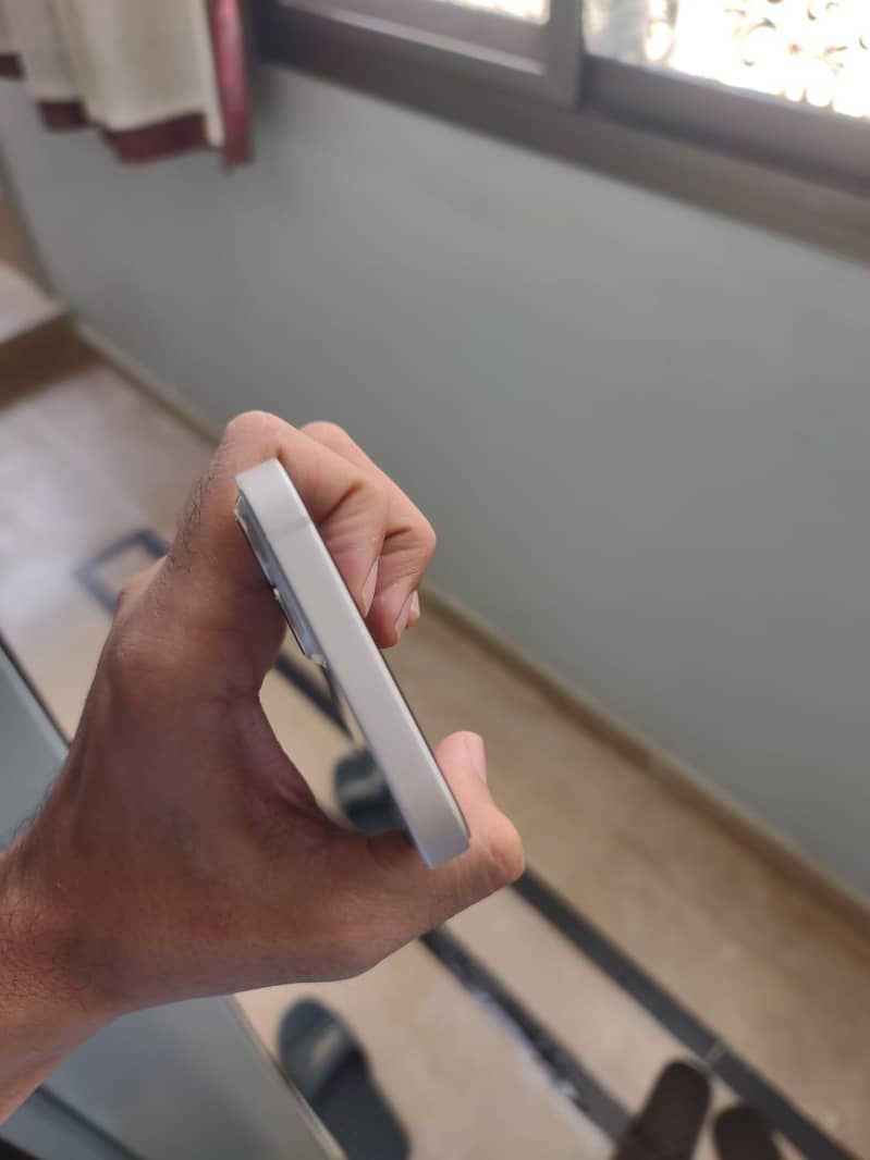Apple iPhone 13 4