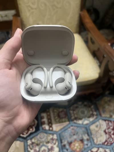 Apple power beats