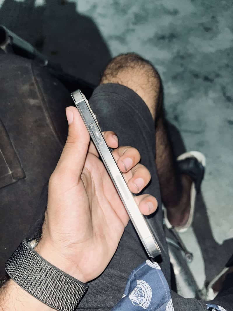 Apple iPhone 12 Pro 4