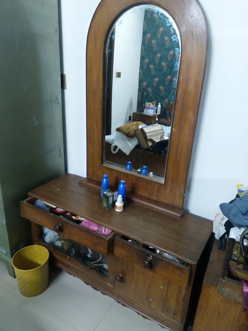 Dressing table and 2 side table 1