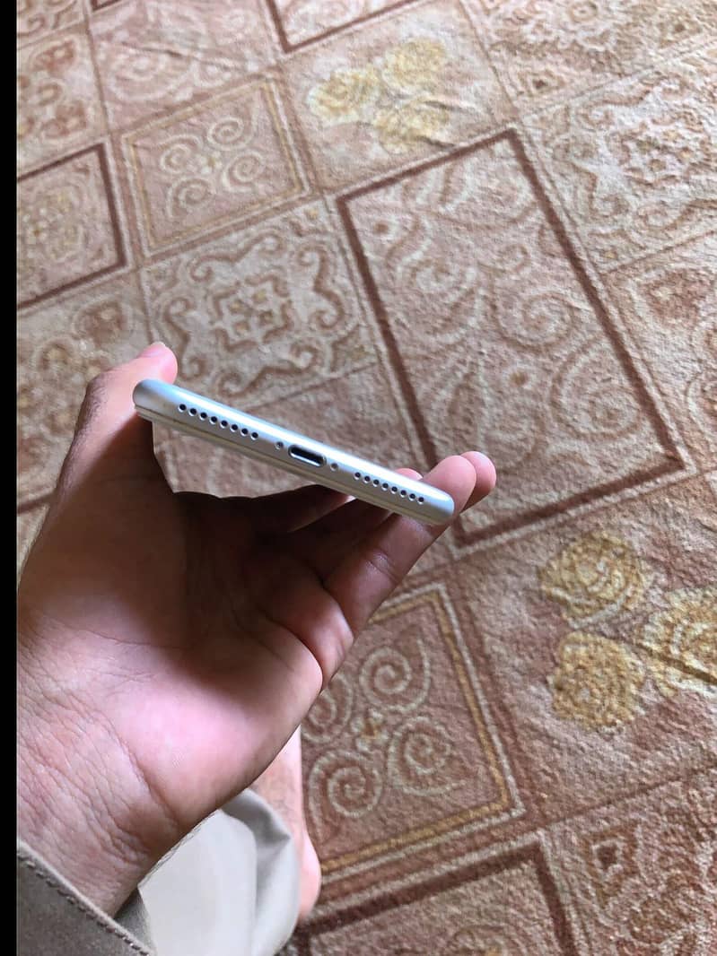 Apple iPhone 8 Plus 3