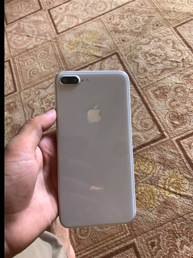 Apple iPhone 8 Plus 4