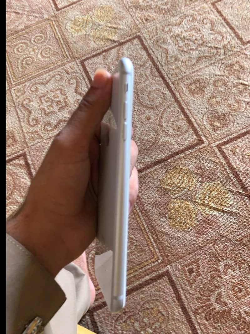 Apple iPhone 8 Plus 5