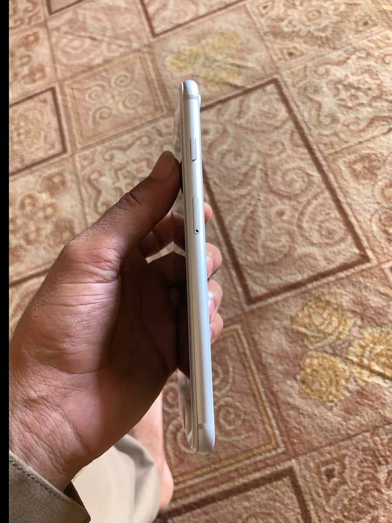 Apple iPhone 8 Plus 6