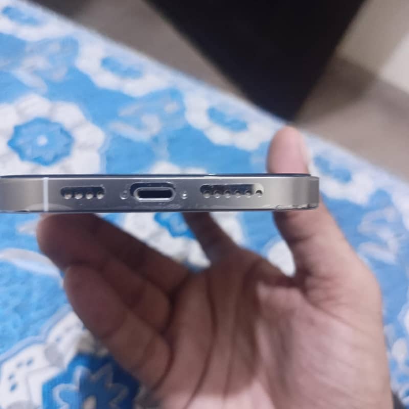 Apple iPhone 13 Pro Max 2