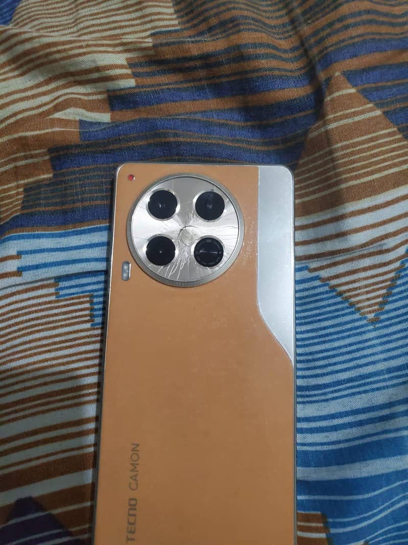 Tecno CAMON 30 1