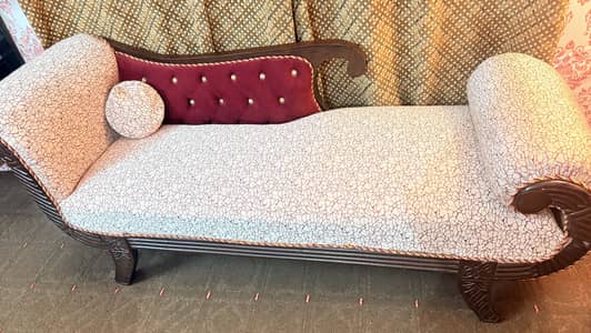 Dewan 14000 table 11000 bed set 25000 final hai price