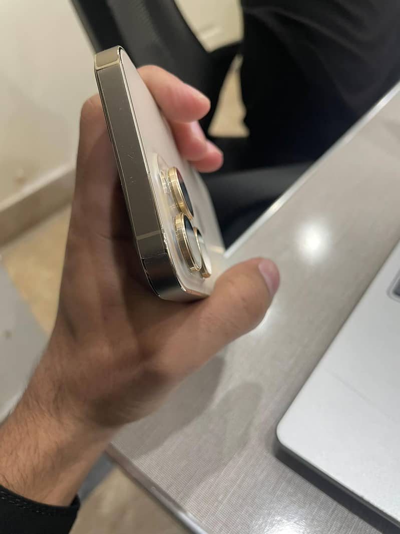 Apple iPhone 13 Pro 3
