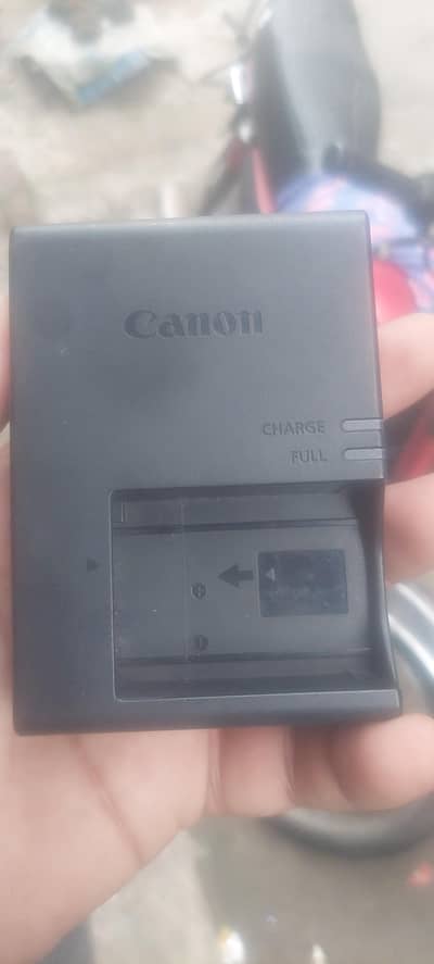 Canon batery chager LC-E17E
