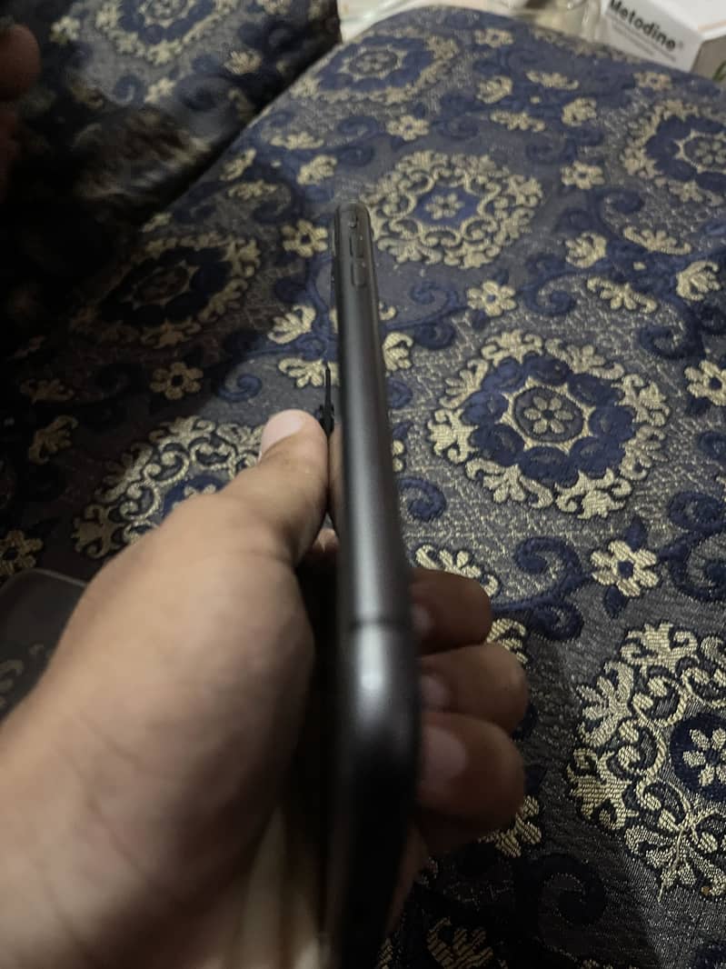 Apple iPhone 11 3
