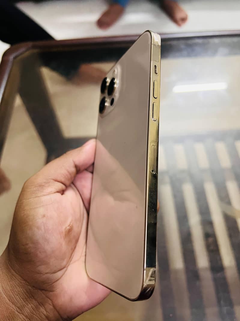 Apple iPhone 12 Pro Max 4