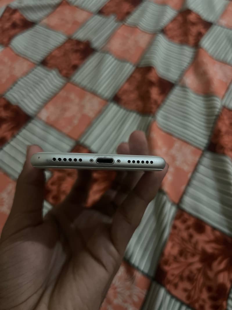 Apple iPhone 8 0