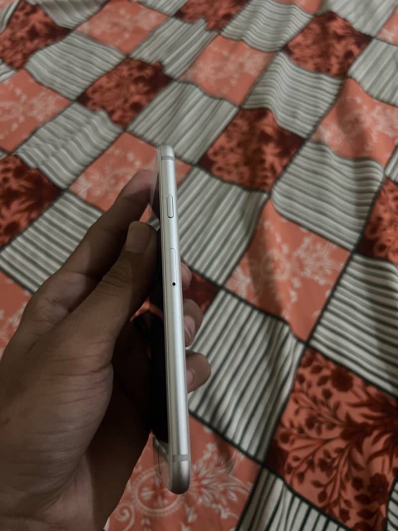 Apple iPhone 8 4