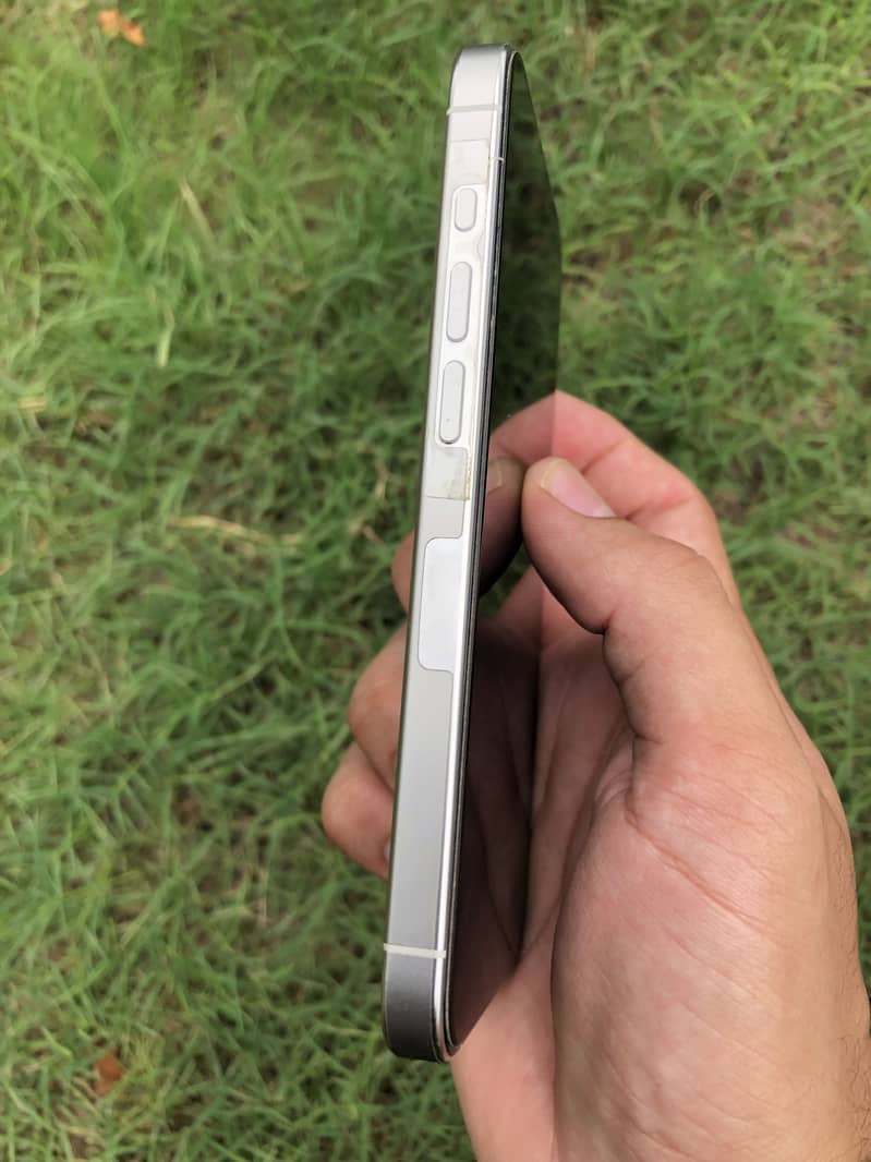 Apple iPhone 15 pro 2