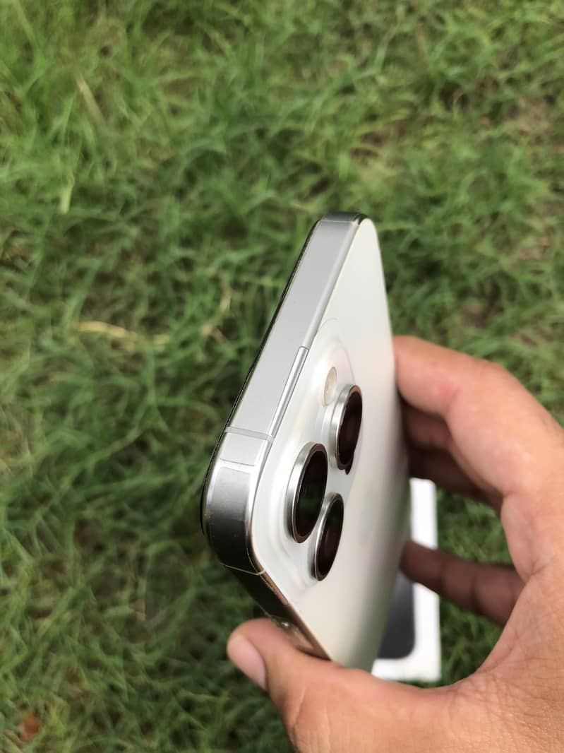 Apple iPhone 15 pro 3