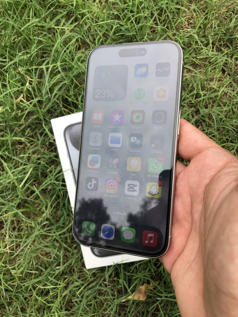 Apple iPhone 15 pro 4