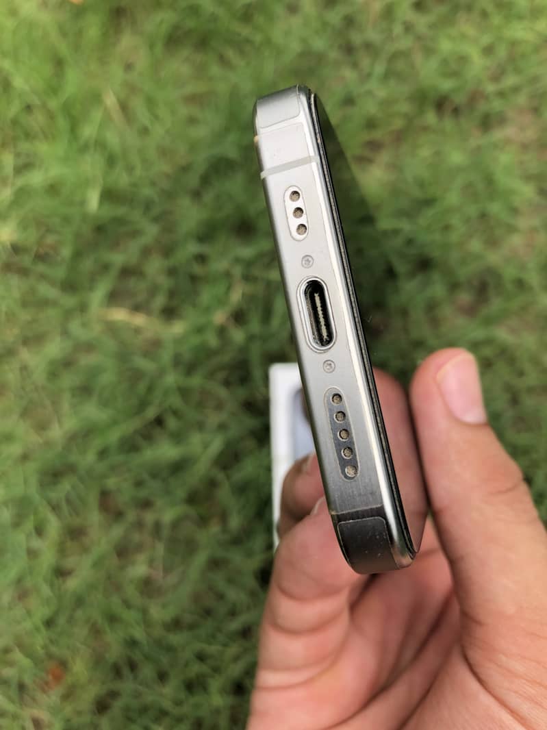 Apple iPhone 15 pro 5