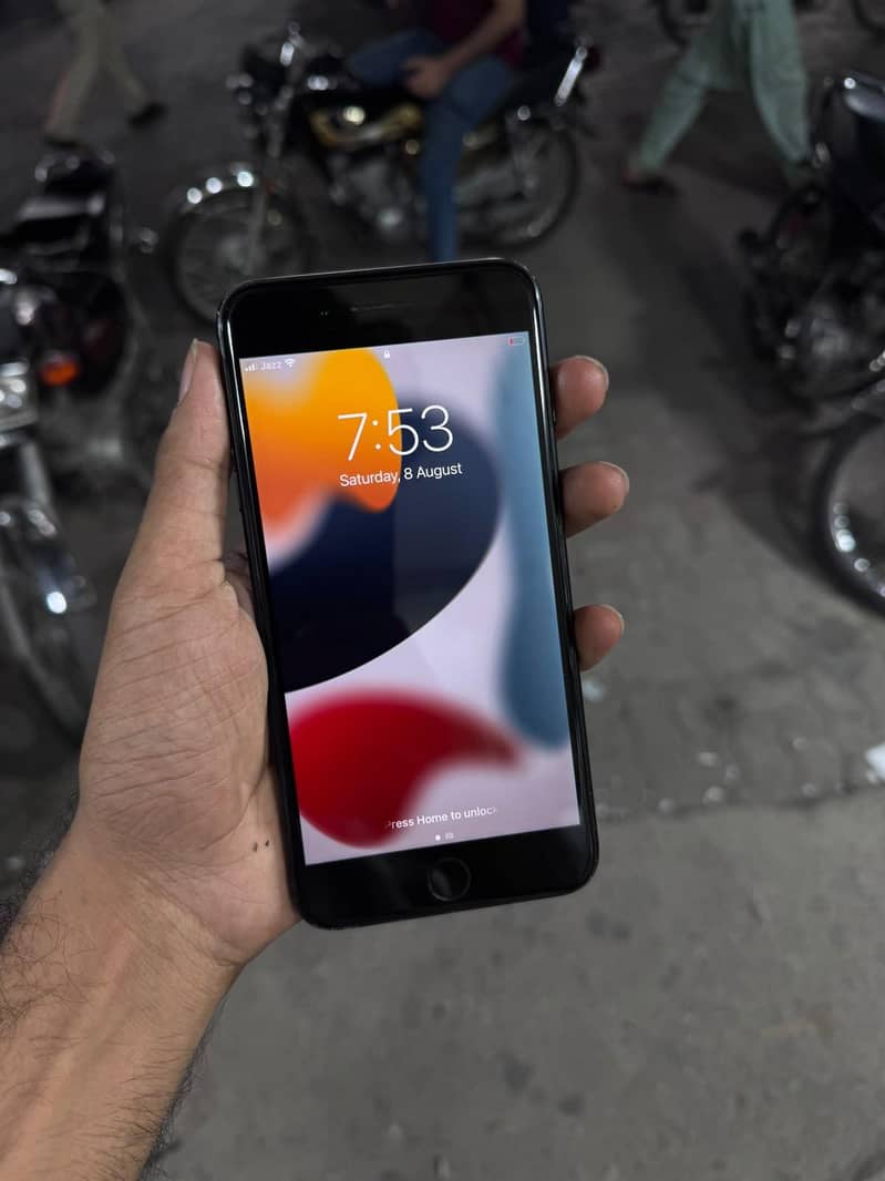 Apple iPhone 7 Plus 1