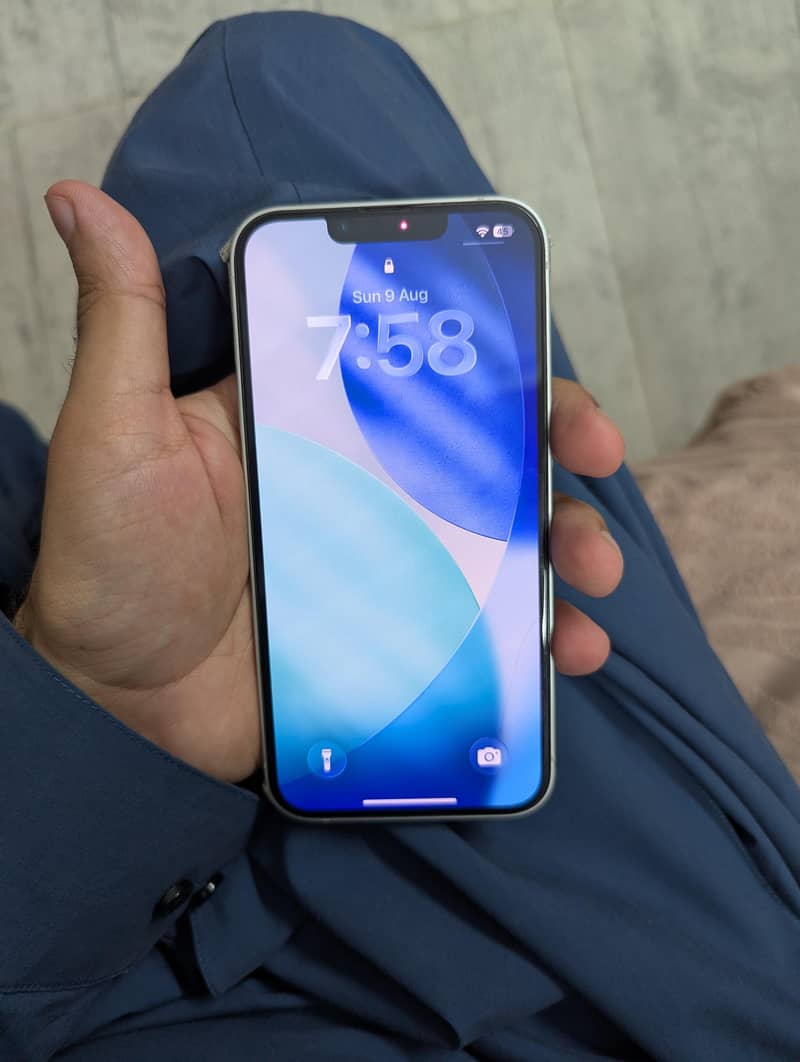 Apple iPhone 16e 0