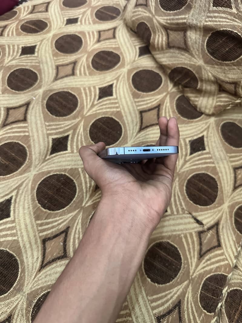 Apple iPhone 13 Pro Max 4