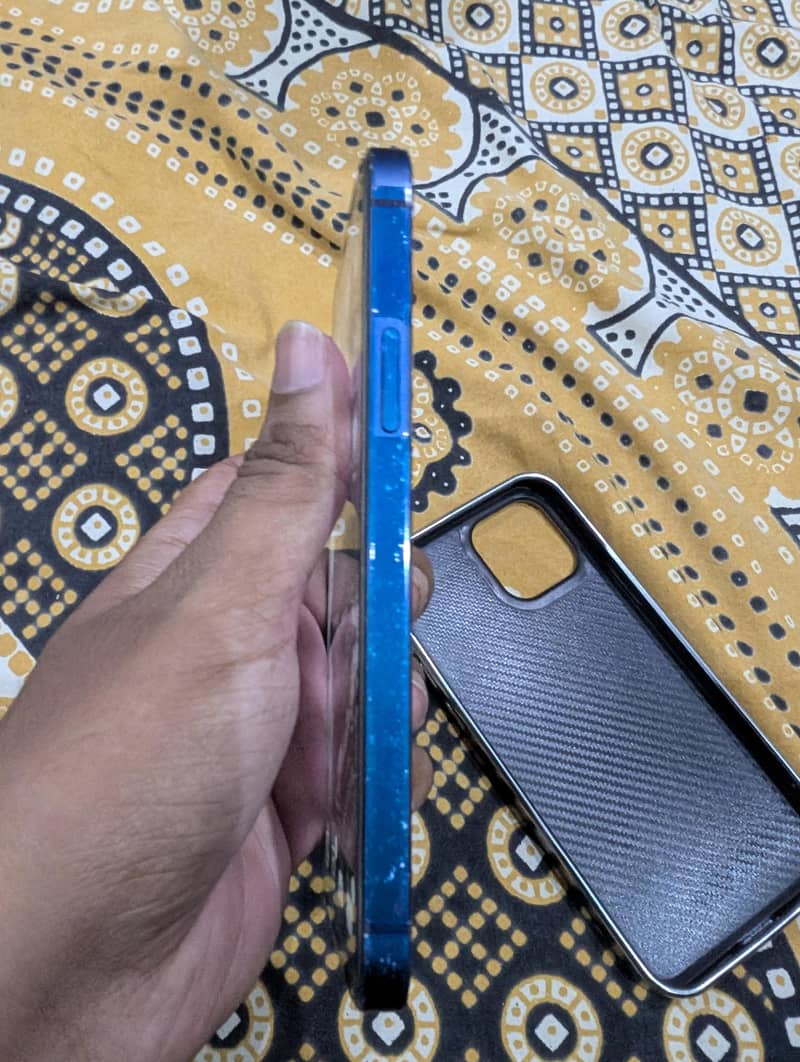 Apple iPhone 12 3