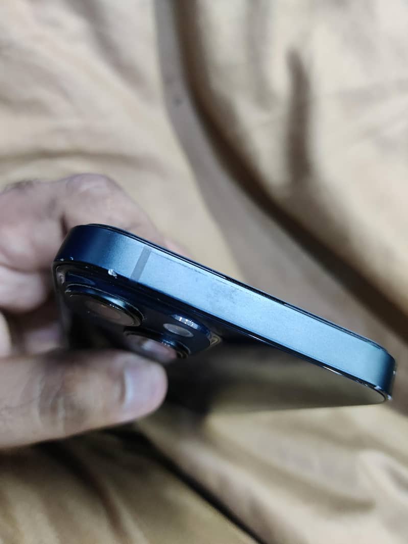 Apple iPhone 14 3