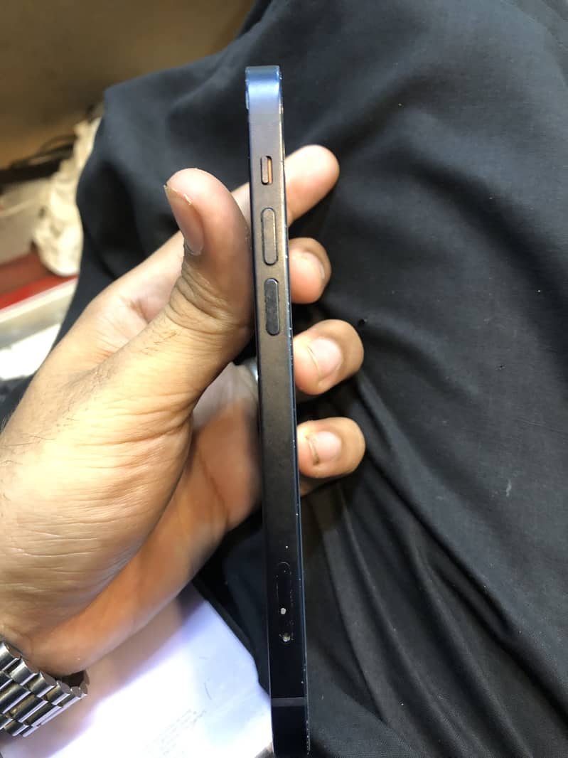 Apple iPhone 12 1