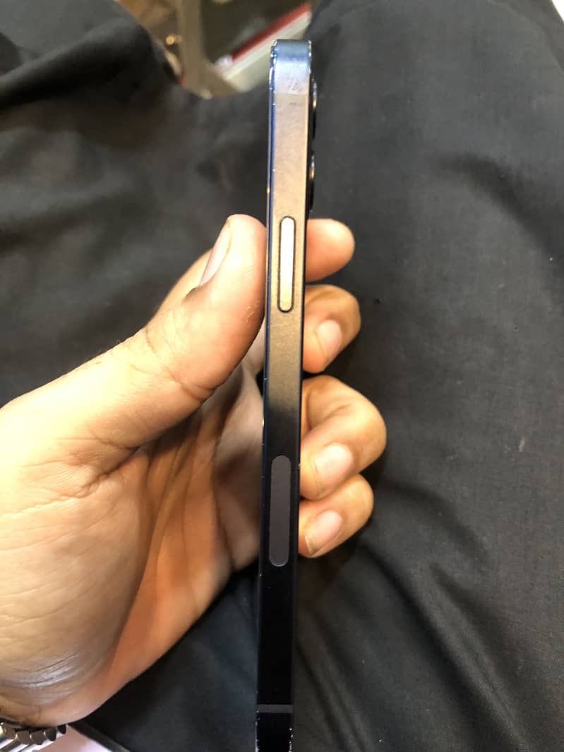 Apple iPhone 12 3