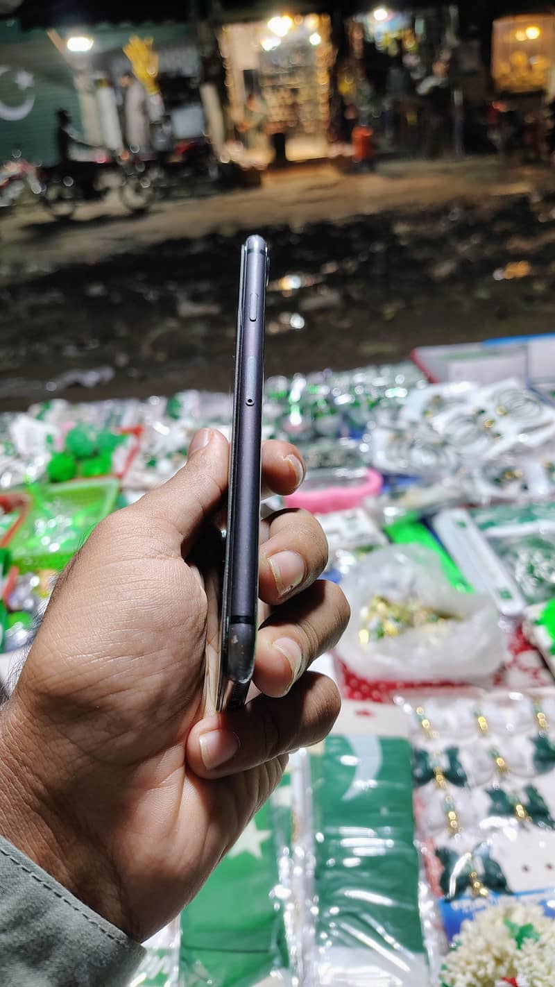 Apple iPhone 8 5