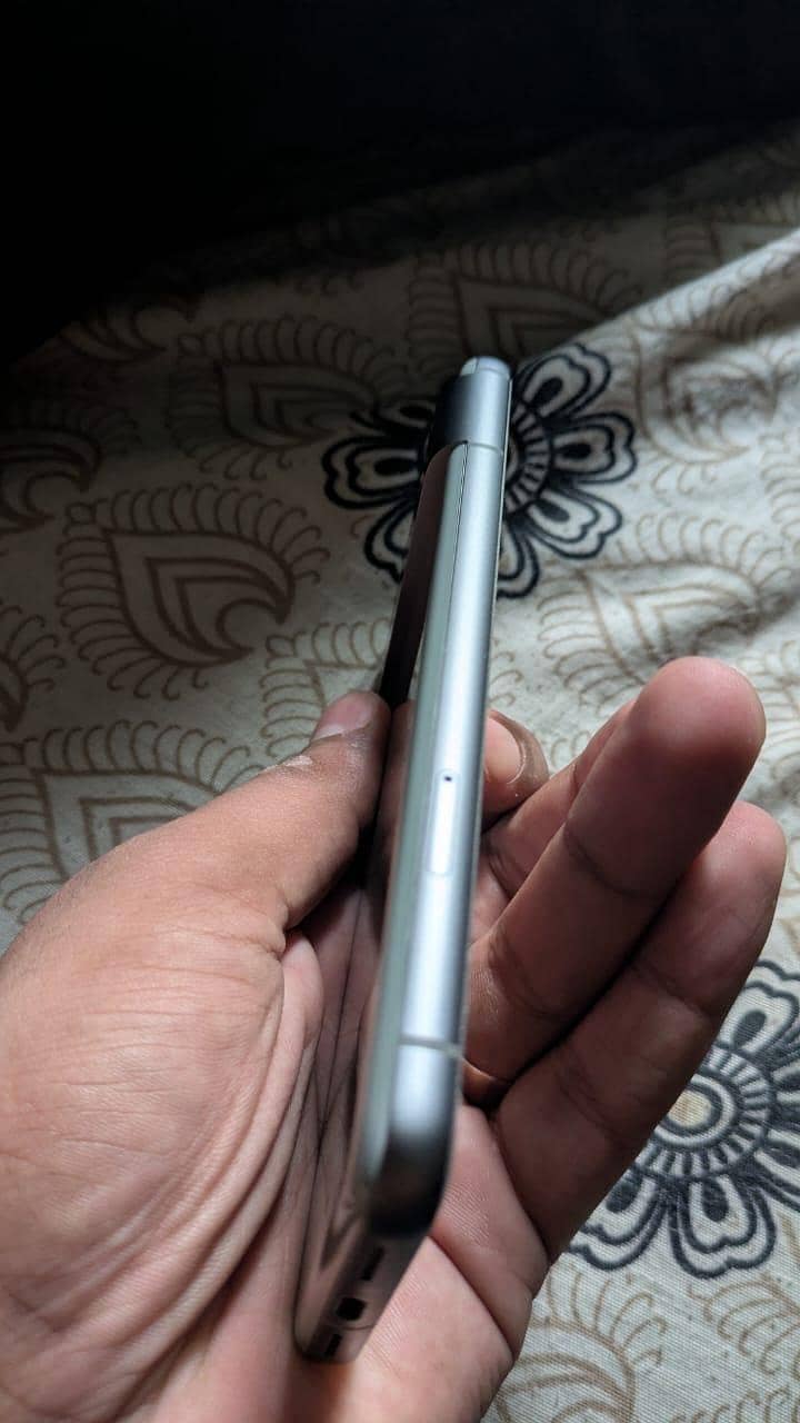Google Pixel 8 5