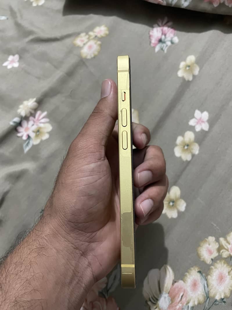 Apple iPhone 14 3