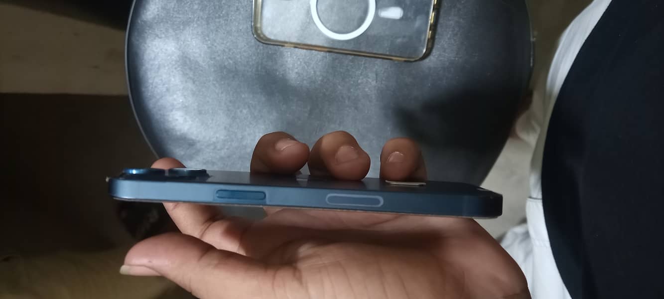 Apple iPhone 13 2