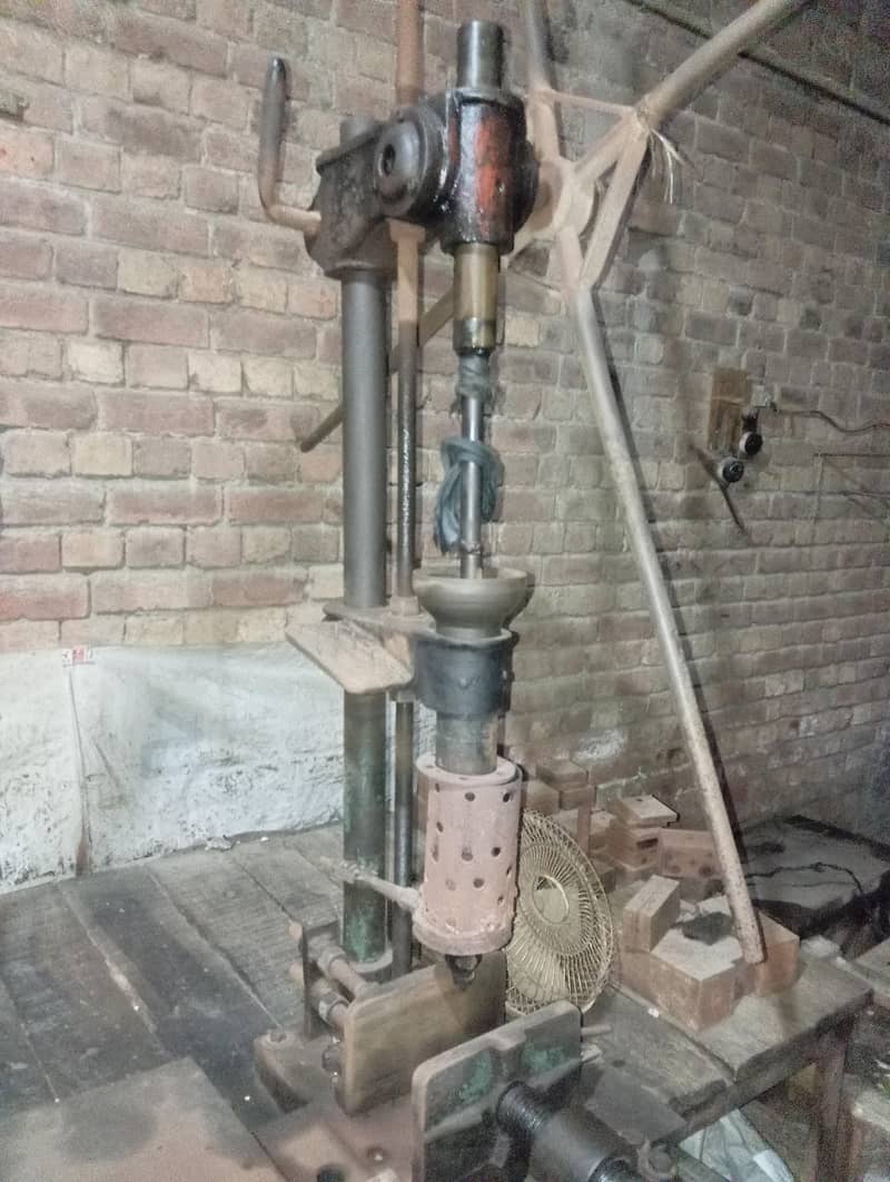 Hand Moulding Machine 2