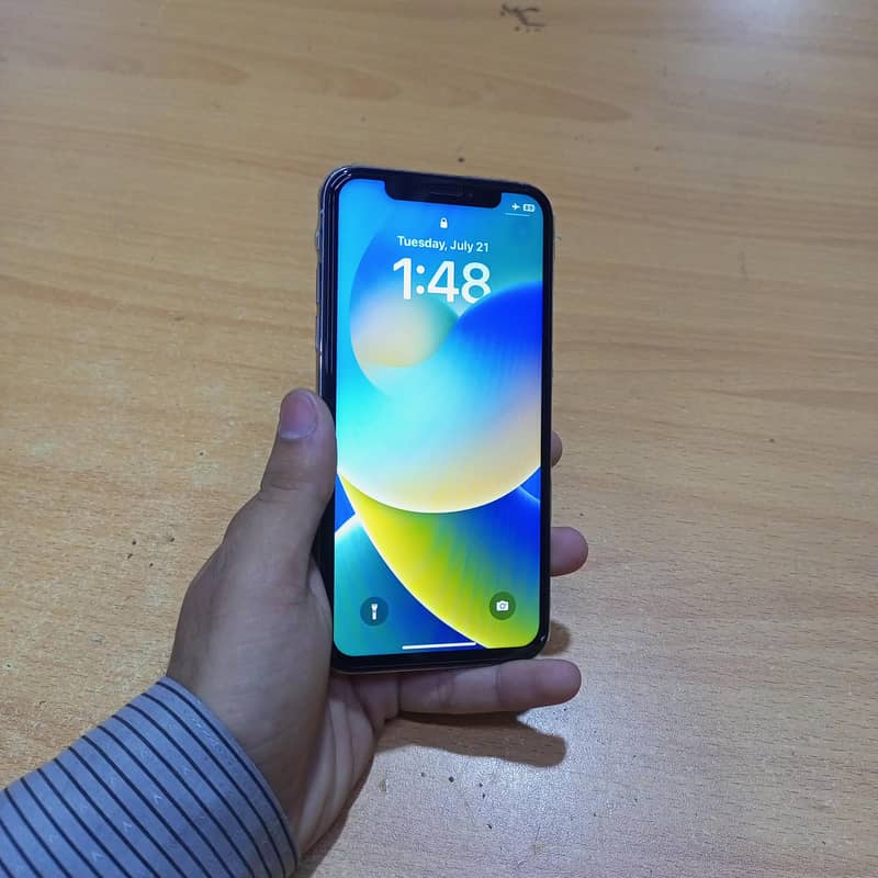 Apple iPhone X 4