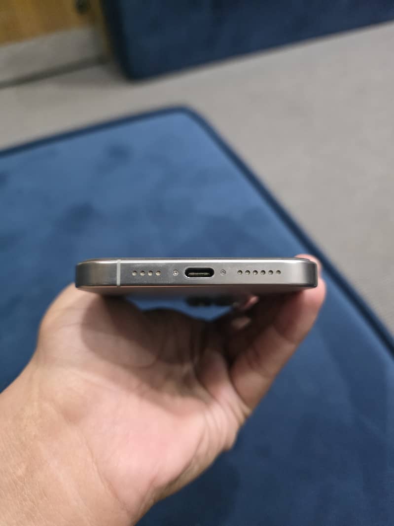 Apple iPhone 16 Pro Max 1