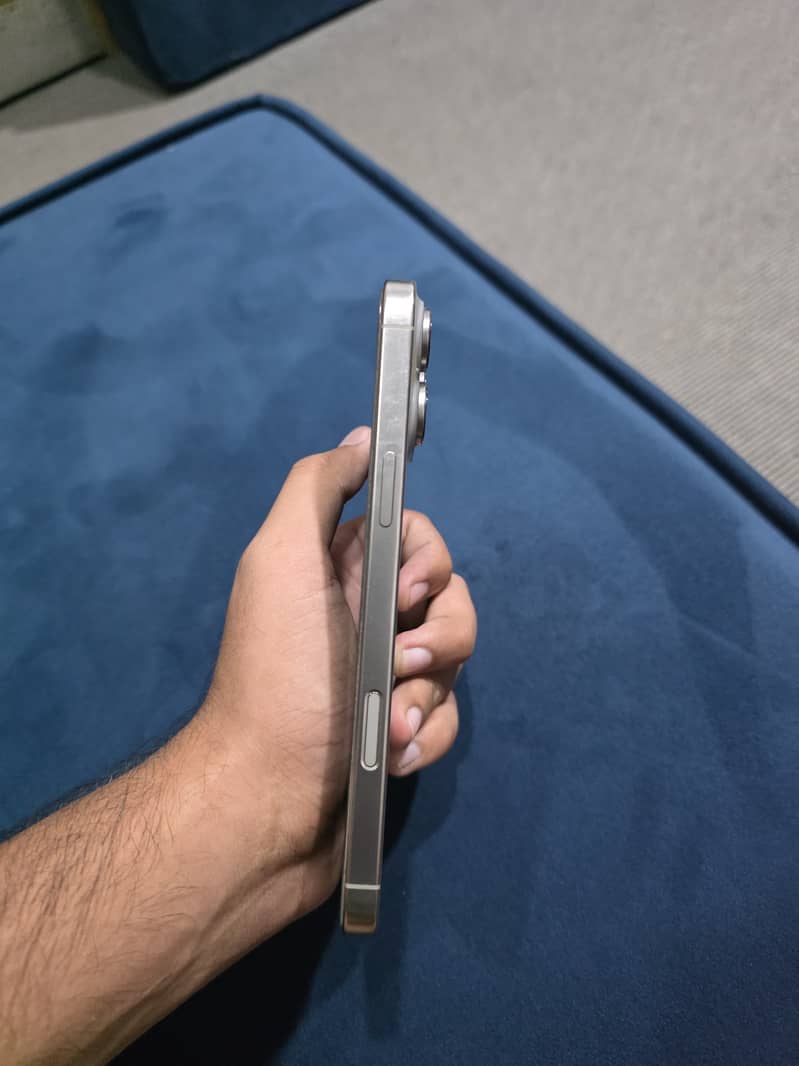 Apple iPhone 16 Pro Max 8