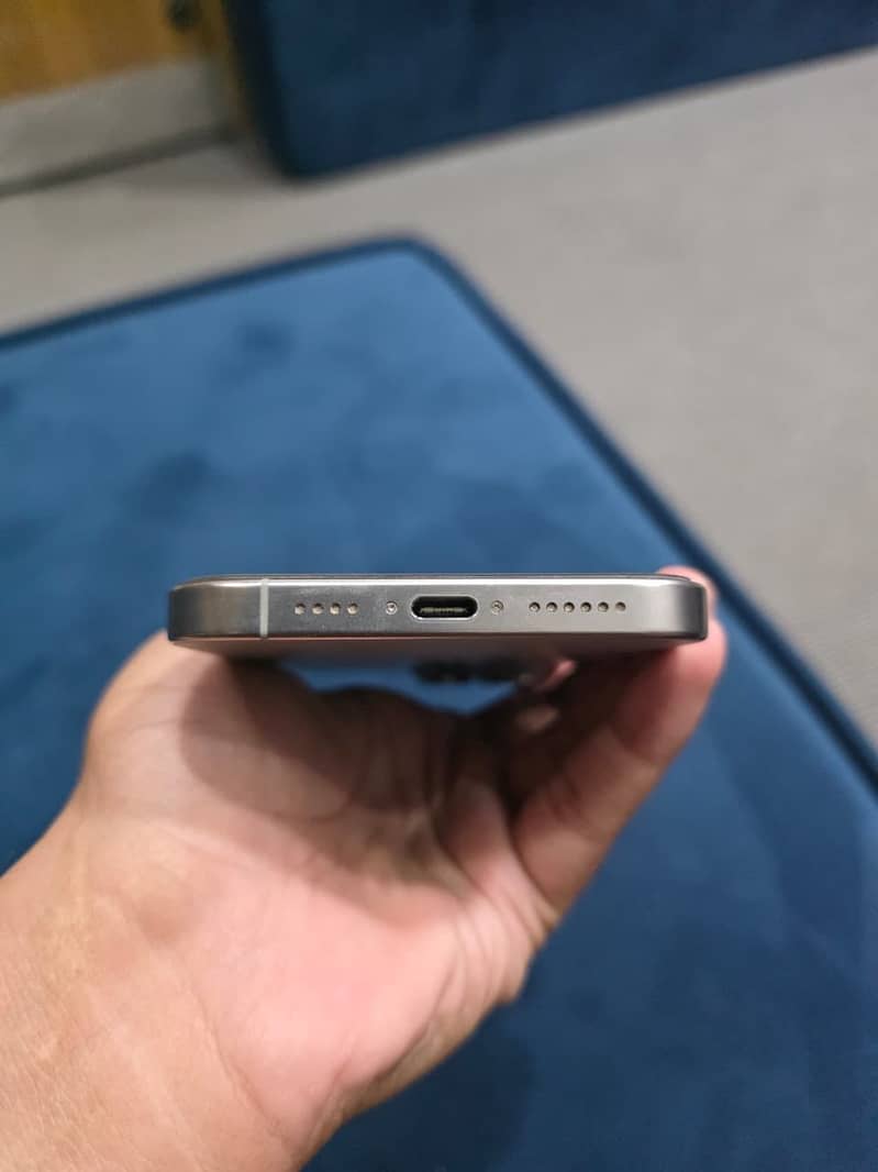 Apple iPhone 16 Pro Max 10