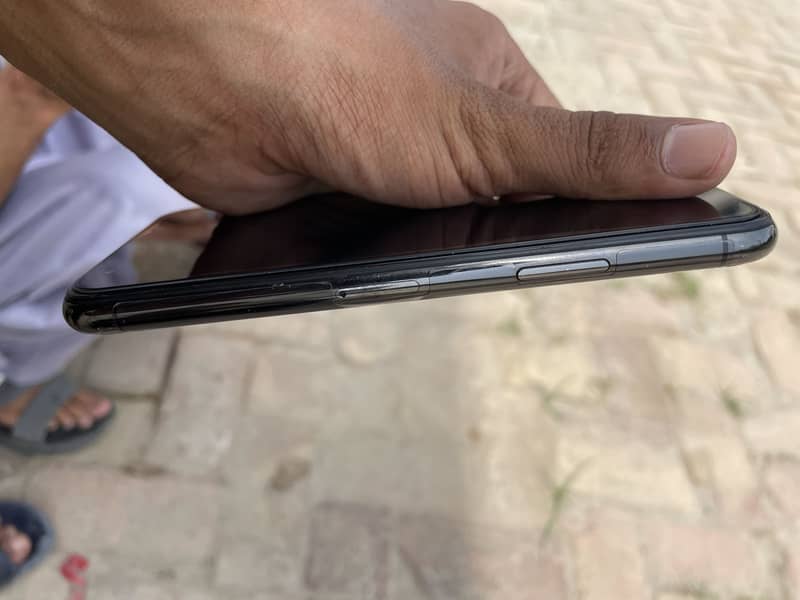 Apple iPhone 11 Pro 1