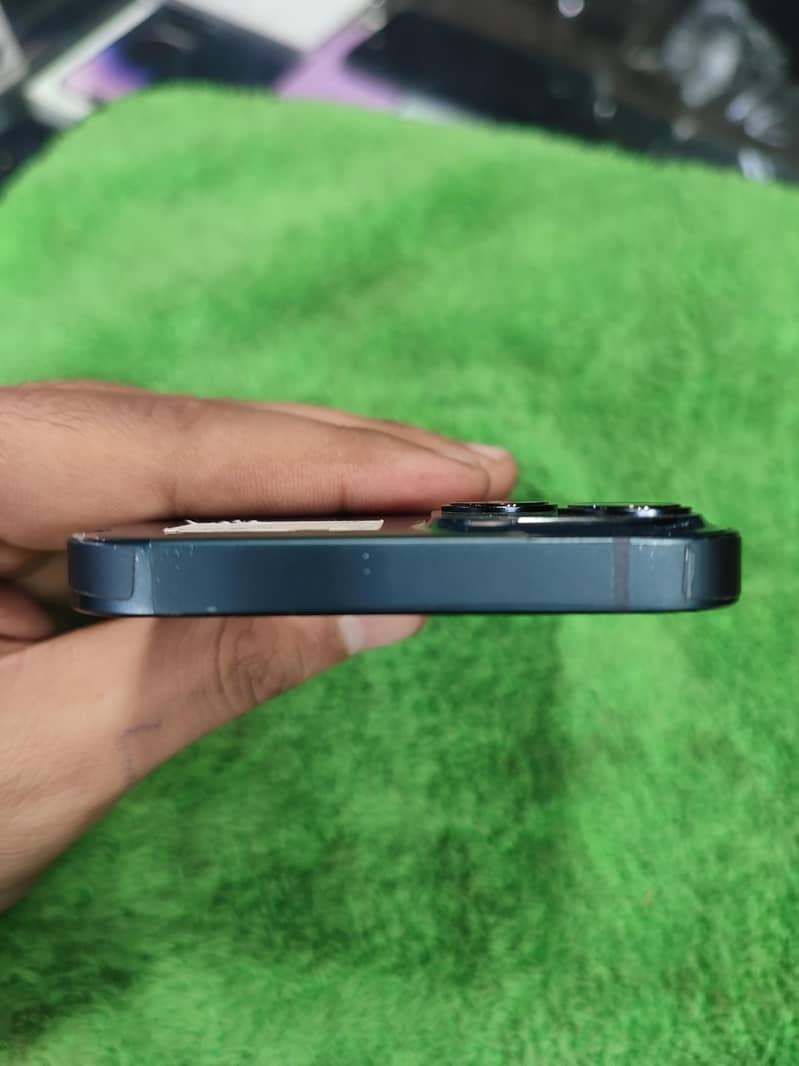 Apple iPhone 13 3