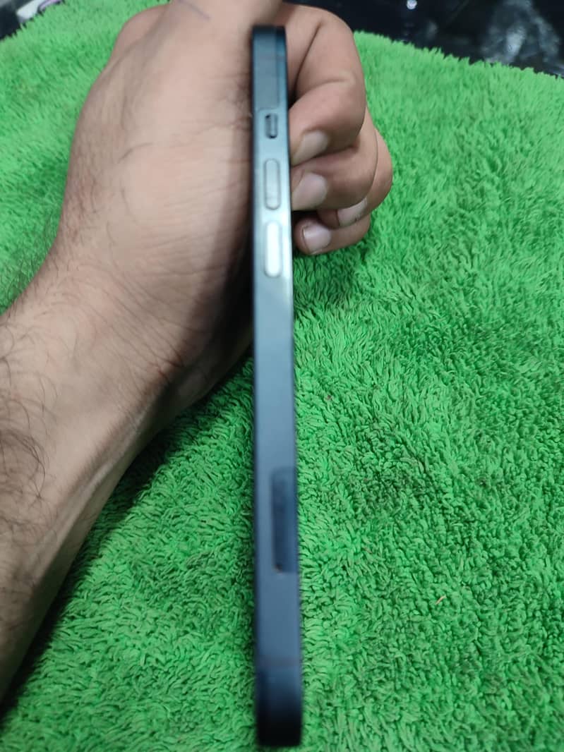 Apple iPhone 13 4