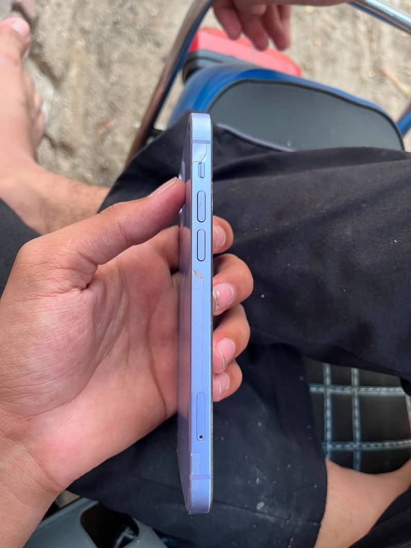 Apple iPhone 12 3