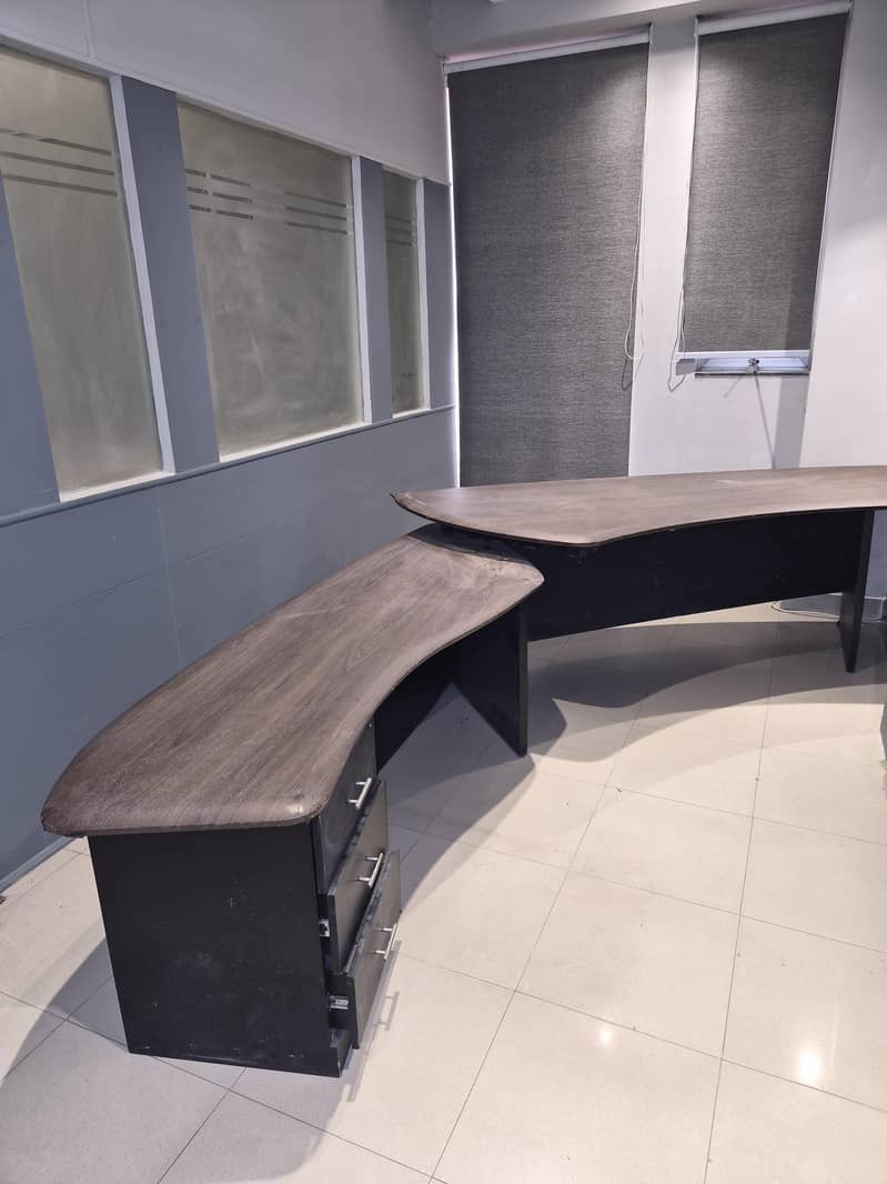 Large capacity office table 2