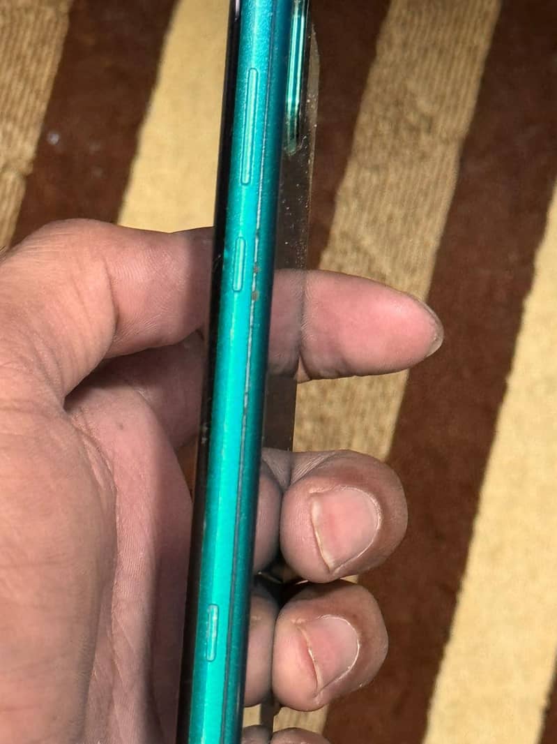 Sharp Aquos R3 5