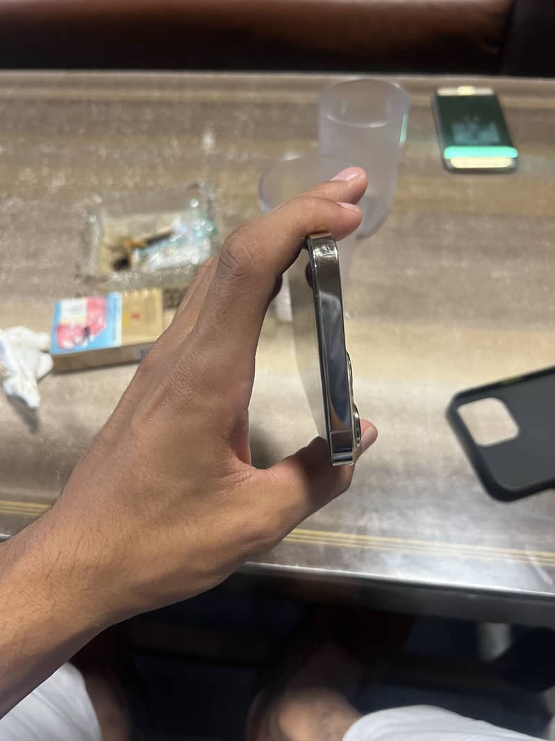 Apple iPhone 13 Pro Max 0